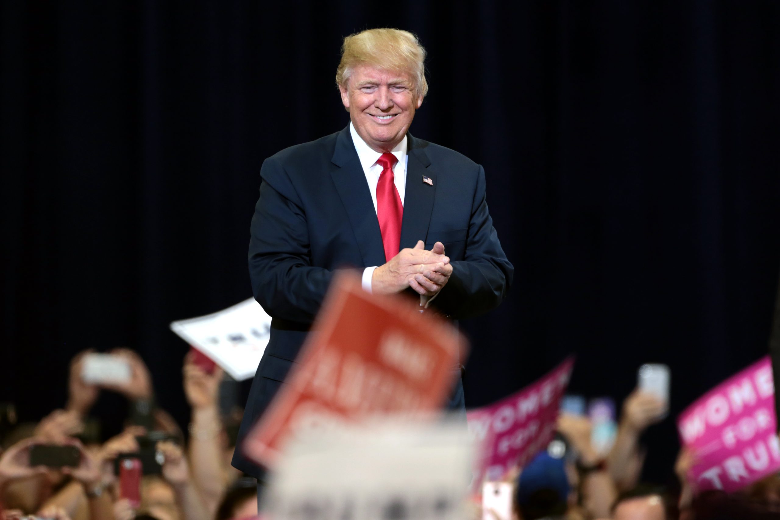 Trump’s Iran Strikes Face 60% Voter Opposition as Midterms Near