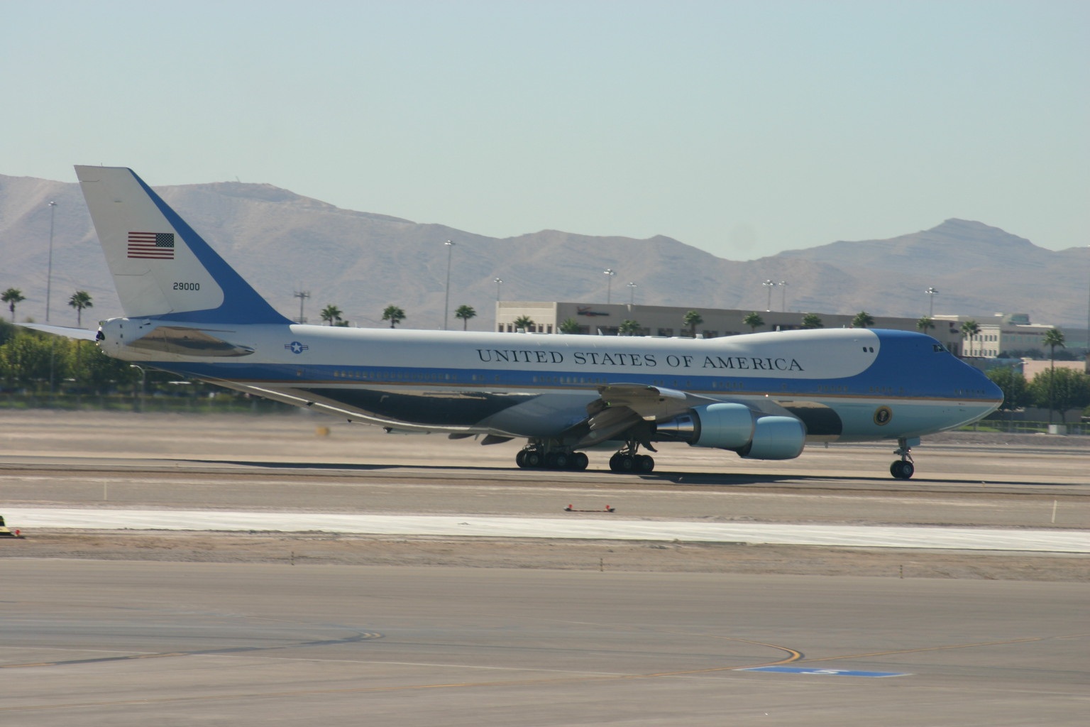 92 9000 Boeing 747 ( VC 25A ) United States Of America ( Air Force One ) (8414490546)